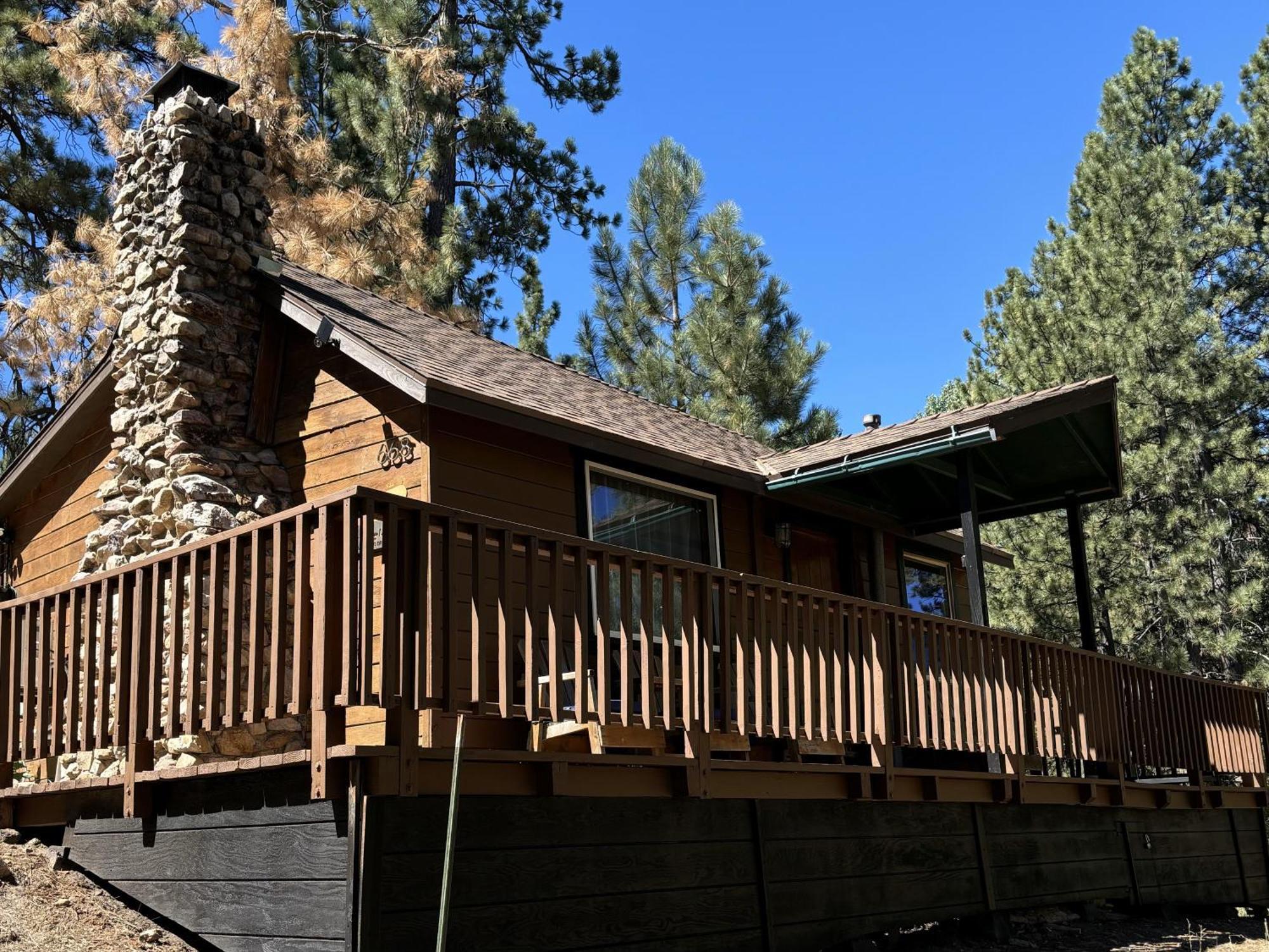 Snow Bunny Lodge - Perfect Big Bear Getaway! Deck With A New Hot Tub And Charcoal Barbecue! Lac Big Bear Extérieur photo