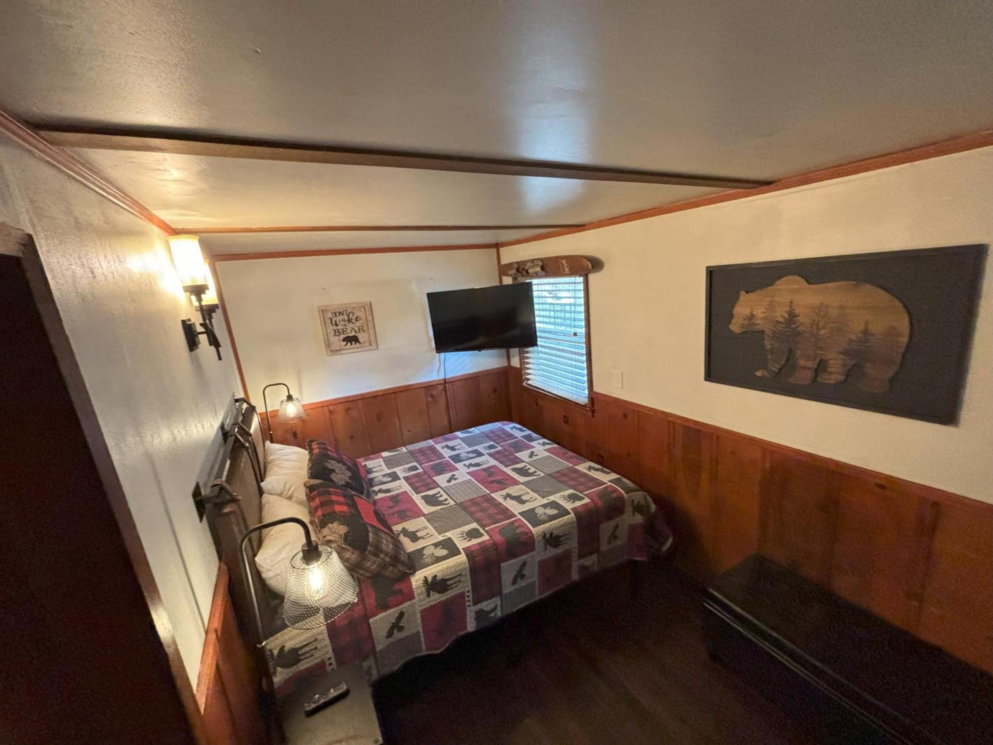 Snow Bunny Lodge - Perfect Big Bear Getaway! Deck With A New Hot Tub And Charcoal Barbecue! Lac Big Bear Extérieur photo