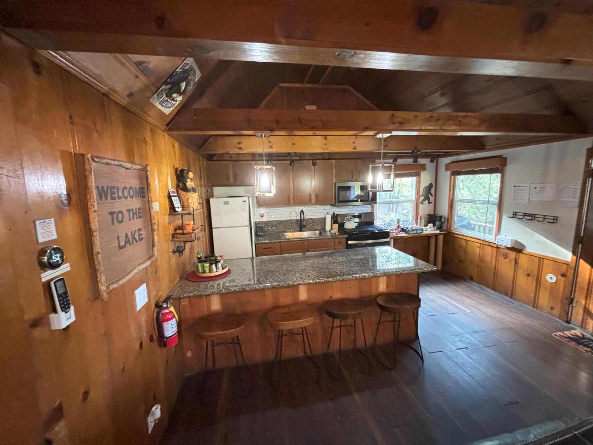Snow Bunny Lodge - Perfect Big Bear Getaway! Deck With A New Hot Tub And Charcoal Barbecue! Lac Big Bear Extérieur photo