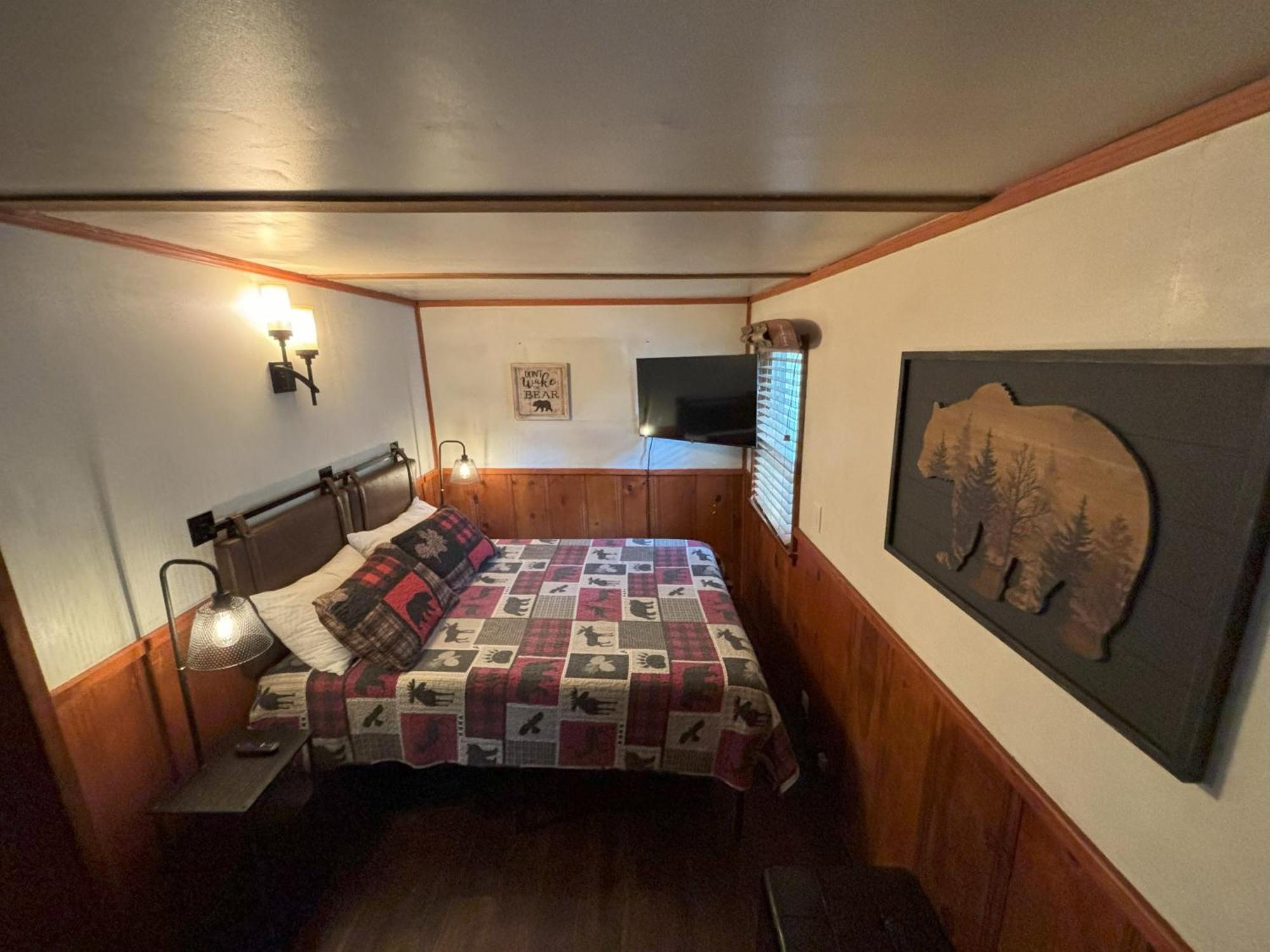 Snow Bunny Lodge - Perfect Big Bear Getaway! Deck With A New Hot Tub And Charcoal Barbecue! Lac Big Bear Extérieur photo